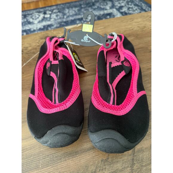 6/$25 NWT Champion Girls Water-Shoes Sz. 4/5 - Picture 1 of 5